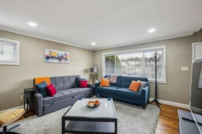 Uline Hospitality 4 Bedroom Home