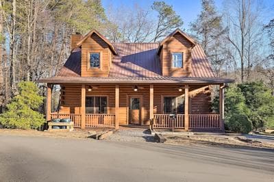 Bryson City Cabin w/ Private Hot Tub & Game Room