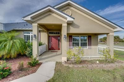 Port Charlotte Home w/ Screened Pool Near Golf!