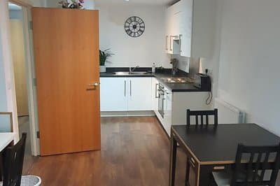 1 Bed Apartment Sleeps 2 With Wi-fi & Tv
