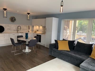 Chic London Apartment - Saint Clements Retreat