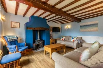 Host Stay Honeysuckle Cottage