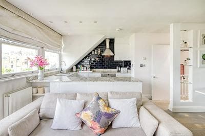 The Luxury Treehouse - One bed Little Venice - by Out of Office Lifestyle
