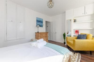 Serene 2BD Flat W/private Patio Old Street!
