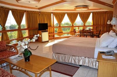 Elegant Circle Inn