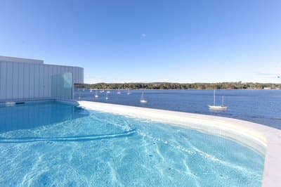 Elegant Bay Side 1-bed Apartment With Views