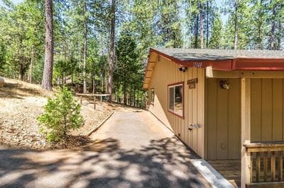 Hillside Haven -PET FRIENDLY! Explore All Yosemite and Pine Mountain Lake has to Offer by Yosemite Region Resorts