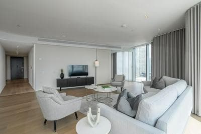 Deluxe Riverside Apartment With City Views