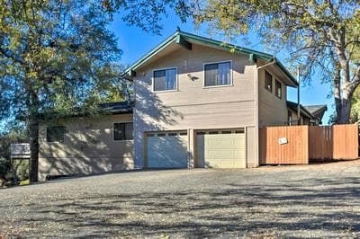 Yosemite Home w/ Deck < 4 Mi to Bass Lake!