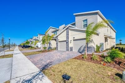 Chic and Spacious Condo Near Disney