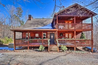 Upscale Coosawattee Cabin w/ Hot Tub & Fire Pit!