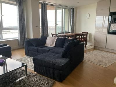 London Riverside Apartment-2 Bed-freep-balcony