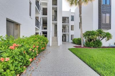 Bright Englewood Gem: Rooftop Patio, Walk to Beach