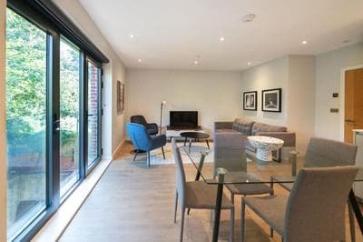 The Hampstead Crib - Bewitching 2bdr Flat With Balcony