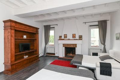Gorgeous Trastevere Loft On The River