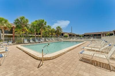 Englewood Condo < 3 Mi to the Beach & Golfing!