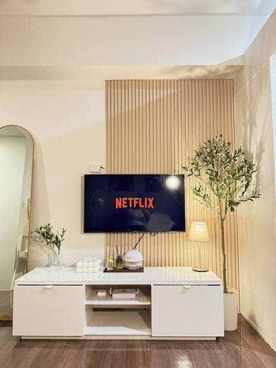 Entire Room in Makati Center With Fast Wifi