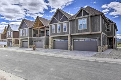 20 Mi to Winter Park: Mtn-view Townhome w/ Balcony