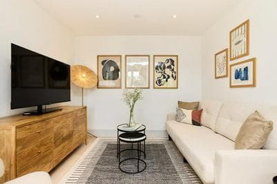 The South Wimbledon Hideout - Fancy 1bdr Flat With Balcony