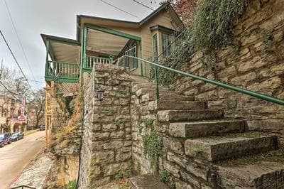 Cozy Eureka Springs Cottage, Walk to Dtwn!