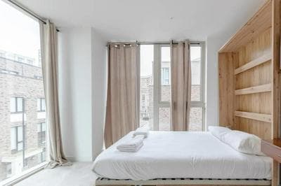 Charm & Convenience 3 Bed Near Excel London