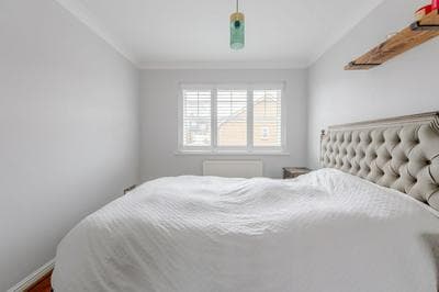 Serene and Spacious 2 Bedroom House in South Wimbledon
