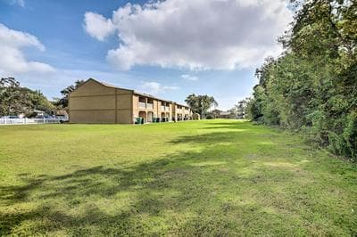Gulfport Condo w/ Private Balcony - Walk to Beach!