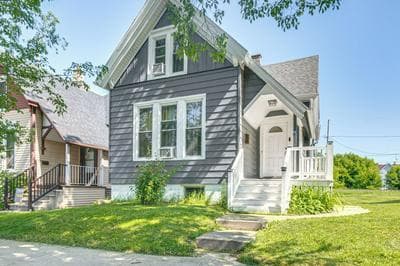 2 Mi to Dtwn Milwaukee: Family Home w/ Yard