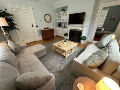 Entire Charming Victorian Home Downtown Newport
