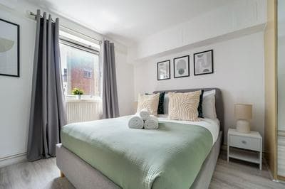 Stylish 1-Bedroom with Balcony near Soho