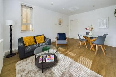 The Earl s Court Hideaway - Warm 3bdr House
