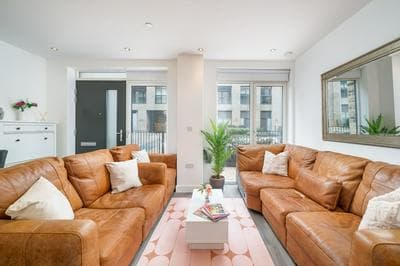 Madika Homes Stunning 2-bed Apartment in Colindale