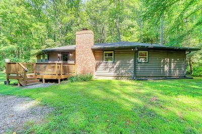Creekside Cabin Rental ~ 8 Mi to Downtown Ellijay!