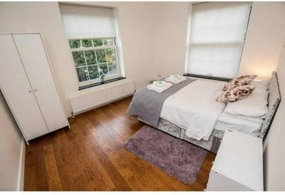 4 Bed Flat - Sleeps 10 - Pets - Parking