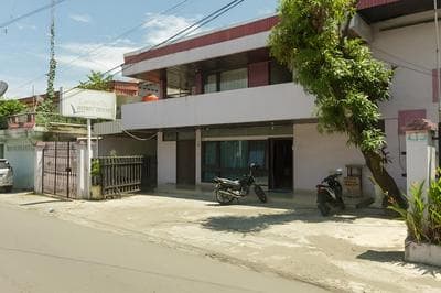 RedDoorz near Pantai Padang