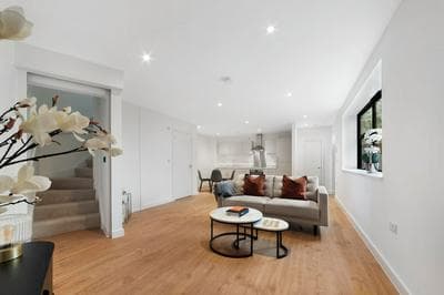 Guest Ready - Oak Crescent City House, London, E14