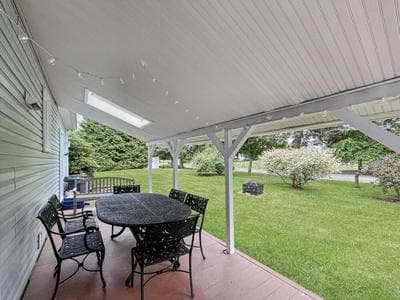 Beach House - Y842 Minutes To York Beach 3 Bedroom Home by RedAwning