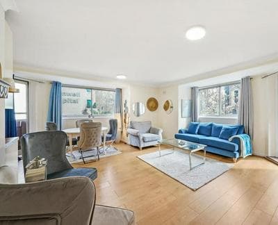 Extensively Roomy Bright 1 Bedroom Apartment