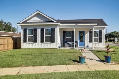 Steps to Beach: Modern Gulfport Getaway!