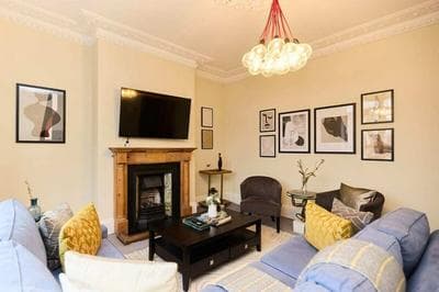The Peckham Hideaway - Bright 3bdr Flat