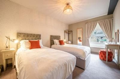 Host Stay Woodroffe Arms Hope Twin Room 2