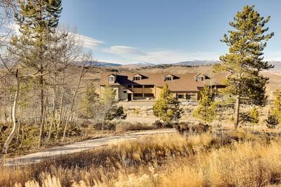 Ski-in/ski-out Granby Ranch Condo w/ Fireplace!