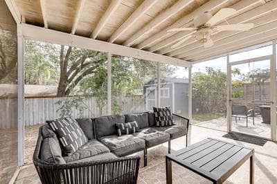 14 Mi to Dwtn Tampa Bay: Brandon Home w/ Fire Pit!