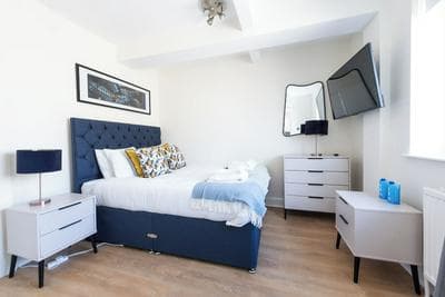 Apt 856 Chelsea Cloisters Sloane Avenue