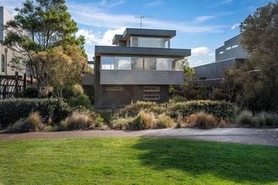 Gorgeous 5 Bedroom - Golf Course Views