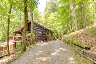 Ellijay Cabin w/ Deck and Hot Tub!