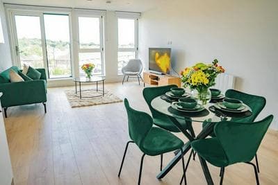 Tranquil London Apartment Near Coombe Hill House