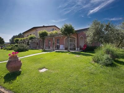 Holiday Home in Braccagni With Wellness & Golf