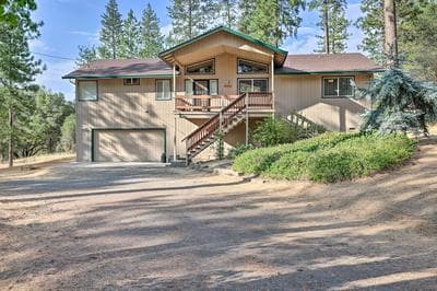 Woodsy Groveland Cabin w/ Deck < 3 Mi to Lake