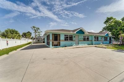 Pet-friendly Englewood Getaway Near Ocean!